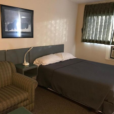Plains Motor Inn Stettler Exterior photo