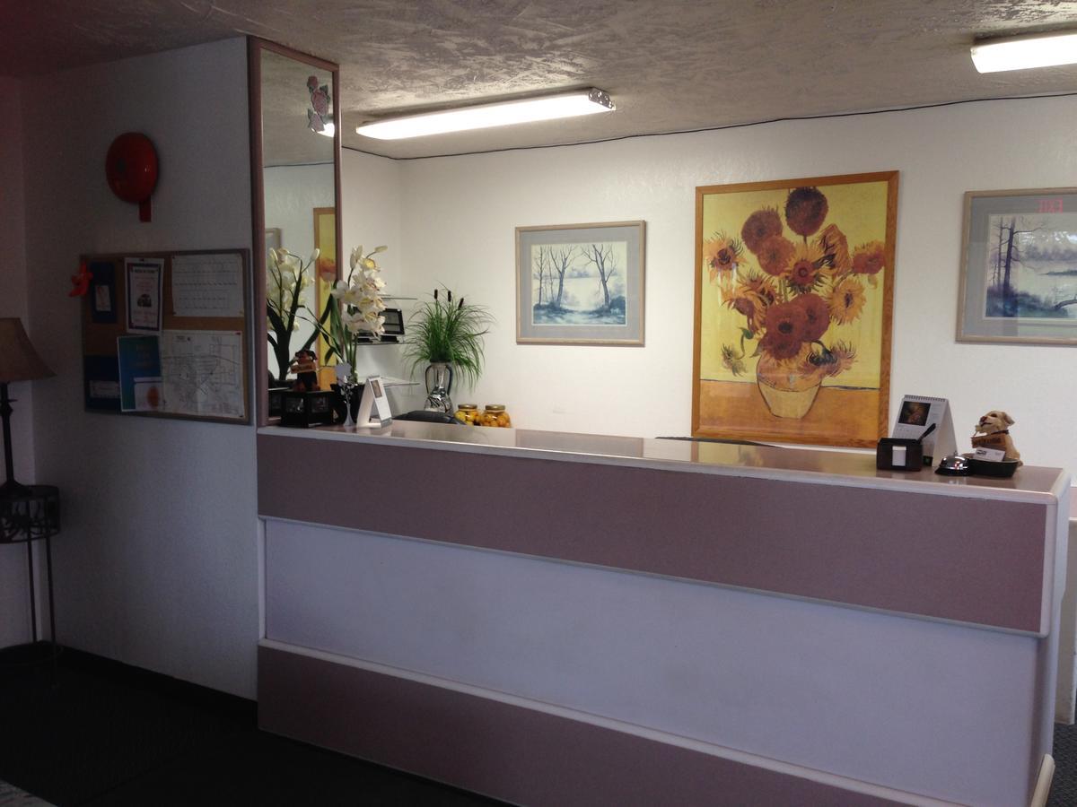 Plains Motor Inn Stettler Exterior photo