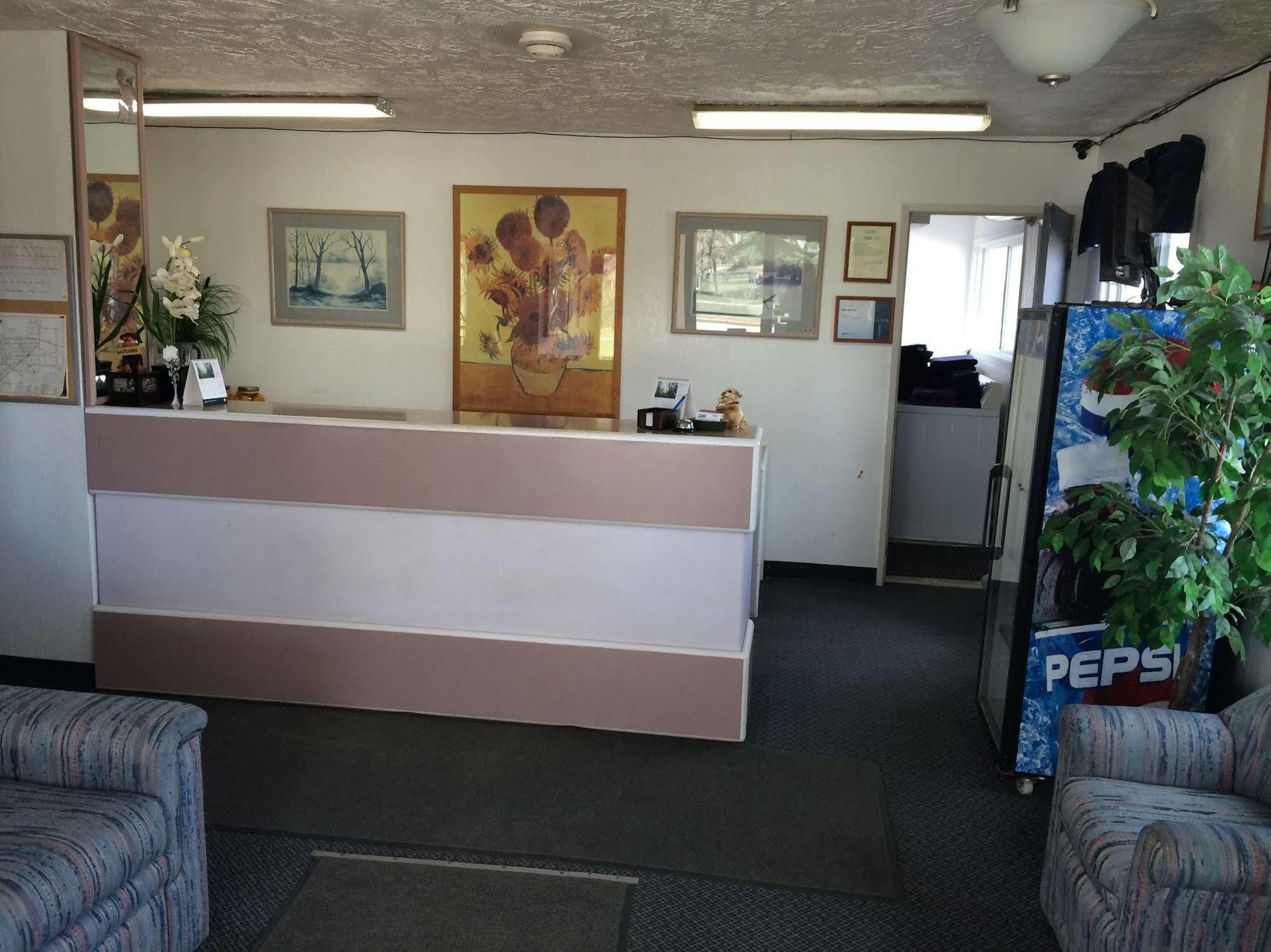 Plains Motor Inn Stettler Exterior photo